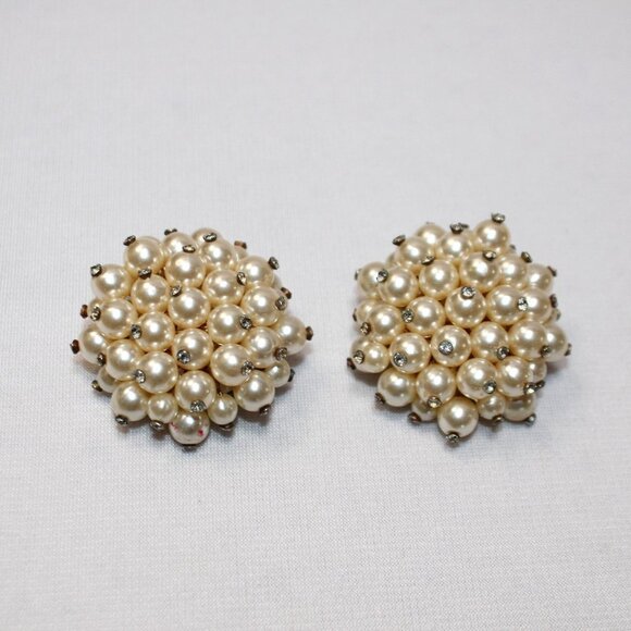 Vintage Faux Pearl Rhinestone Cluster Clip On Earrings Gold Tone - Picture 2 of 8